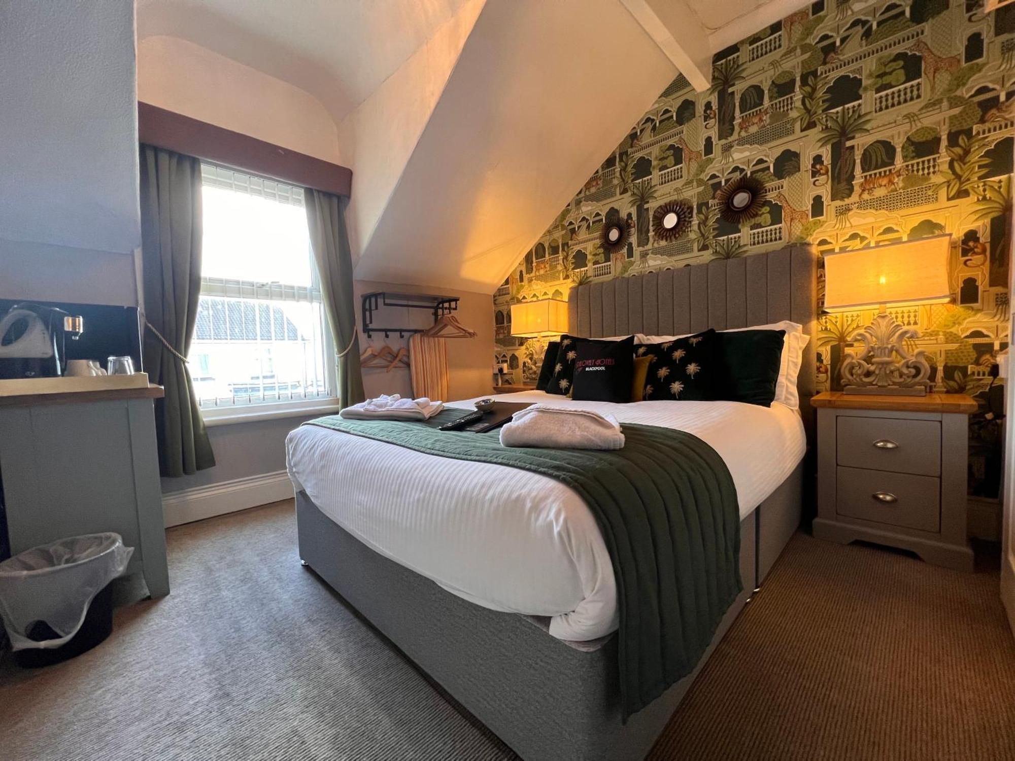 Delovely Hotel Blackpool Bagian luar foto