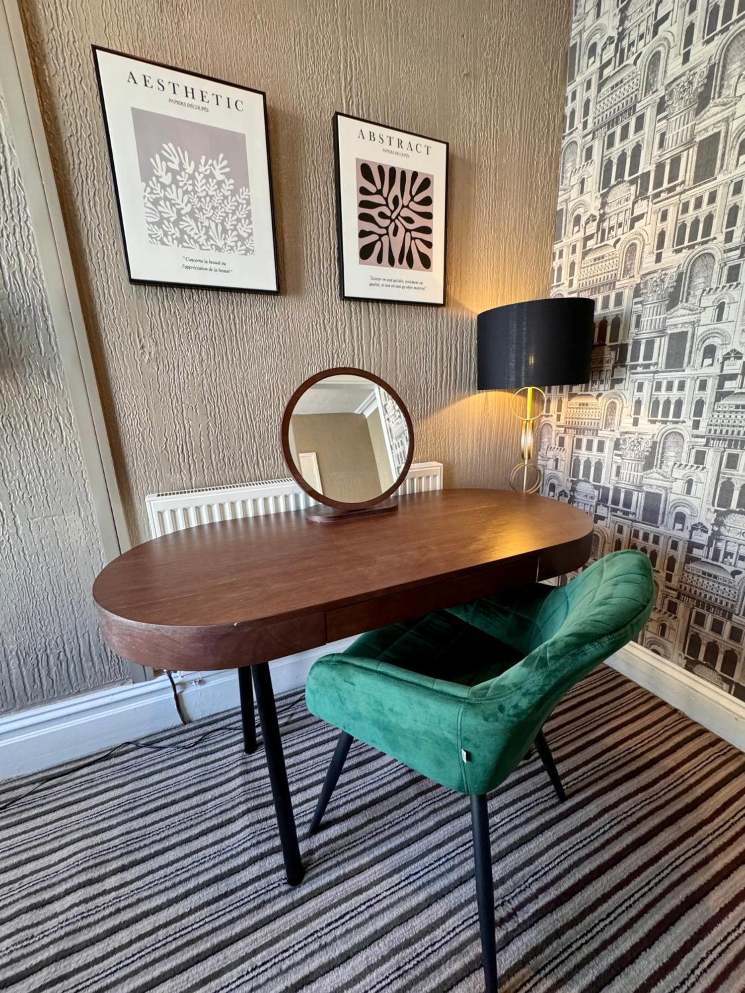 Delovely Hotel Blackpool Bagian luar foto