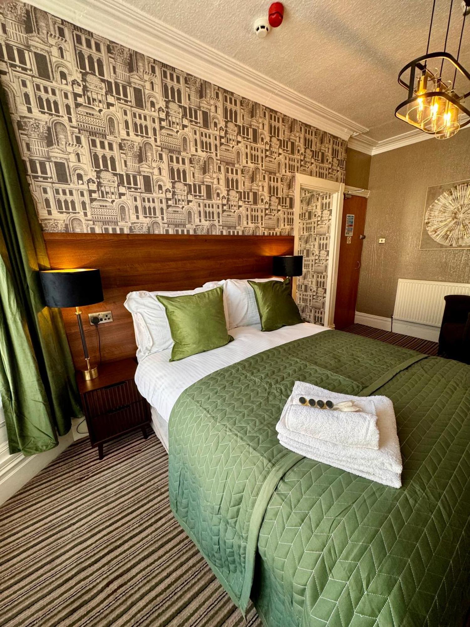 Delovely Hotel Blackpool Bagian luar foto