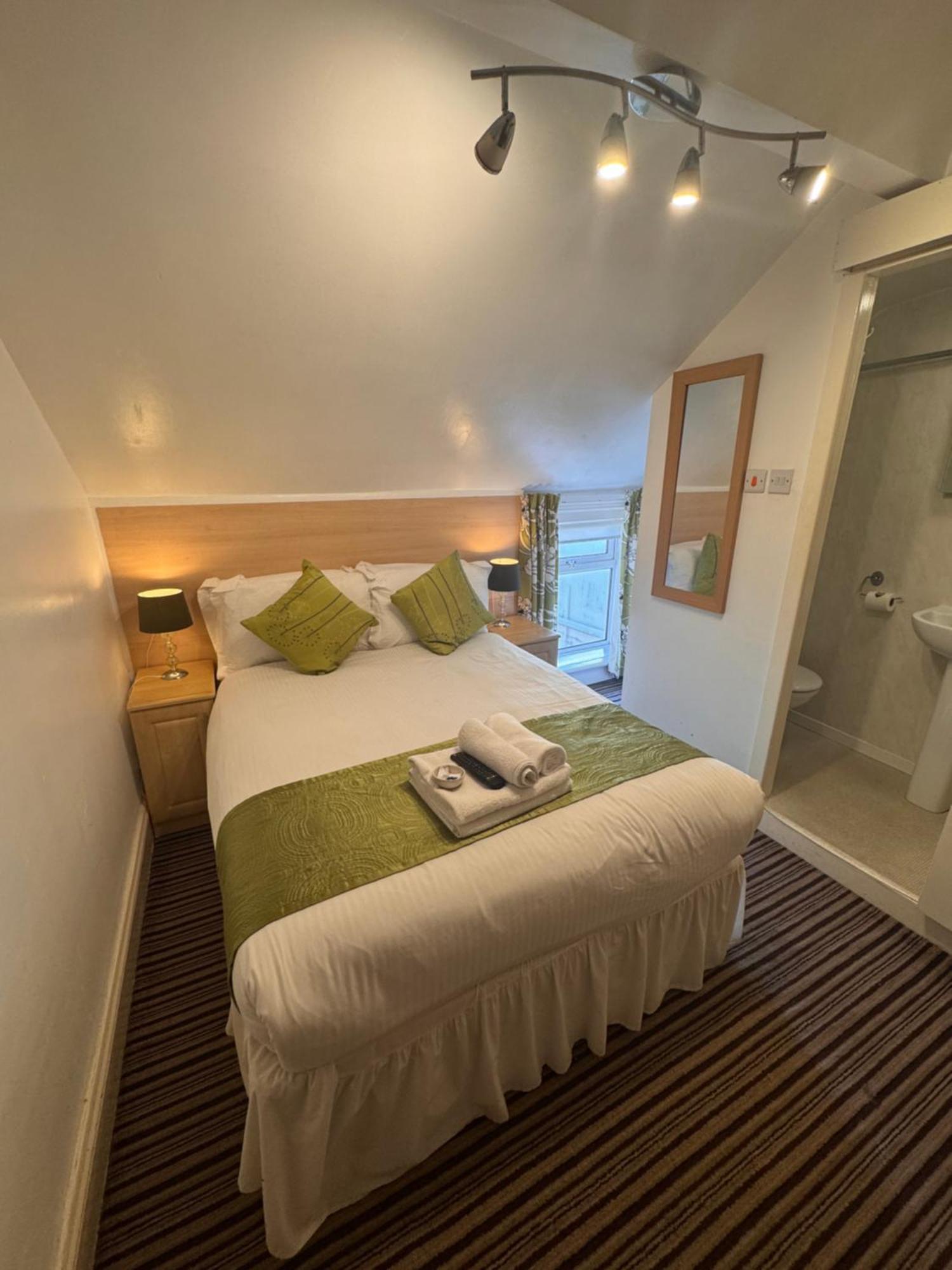 Delovely Hotel Blackpool Bagian luar foto