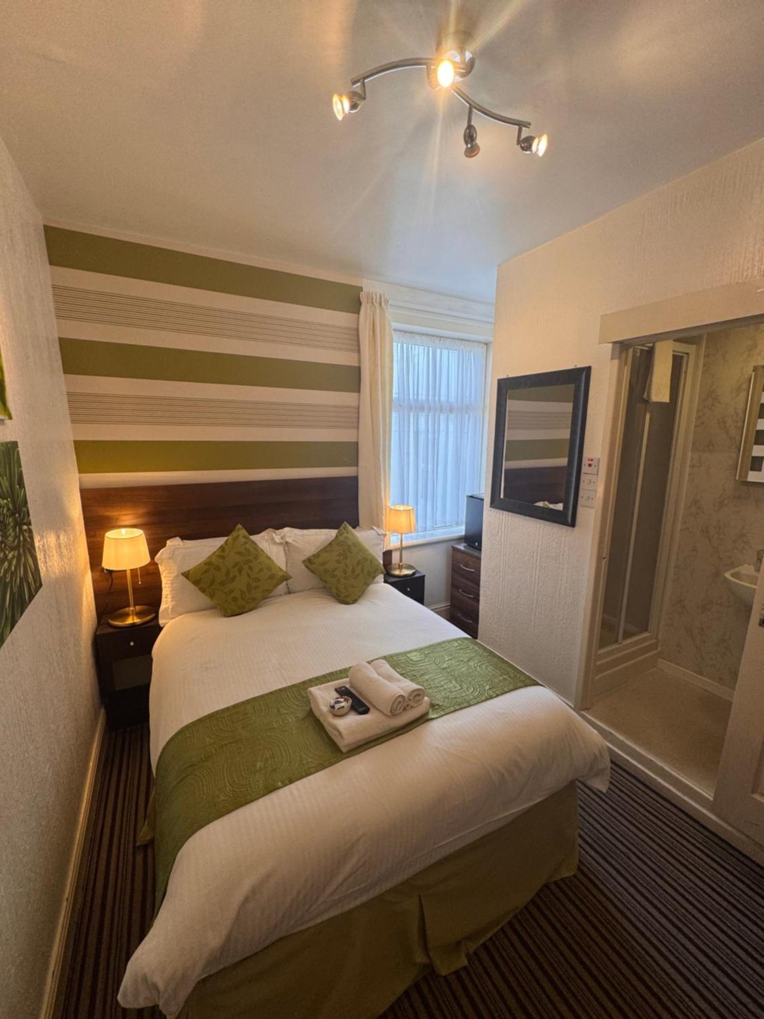 Delovely Hotel Blackpool Bagian luar foto