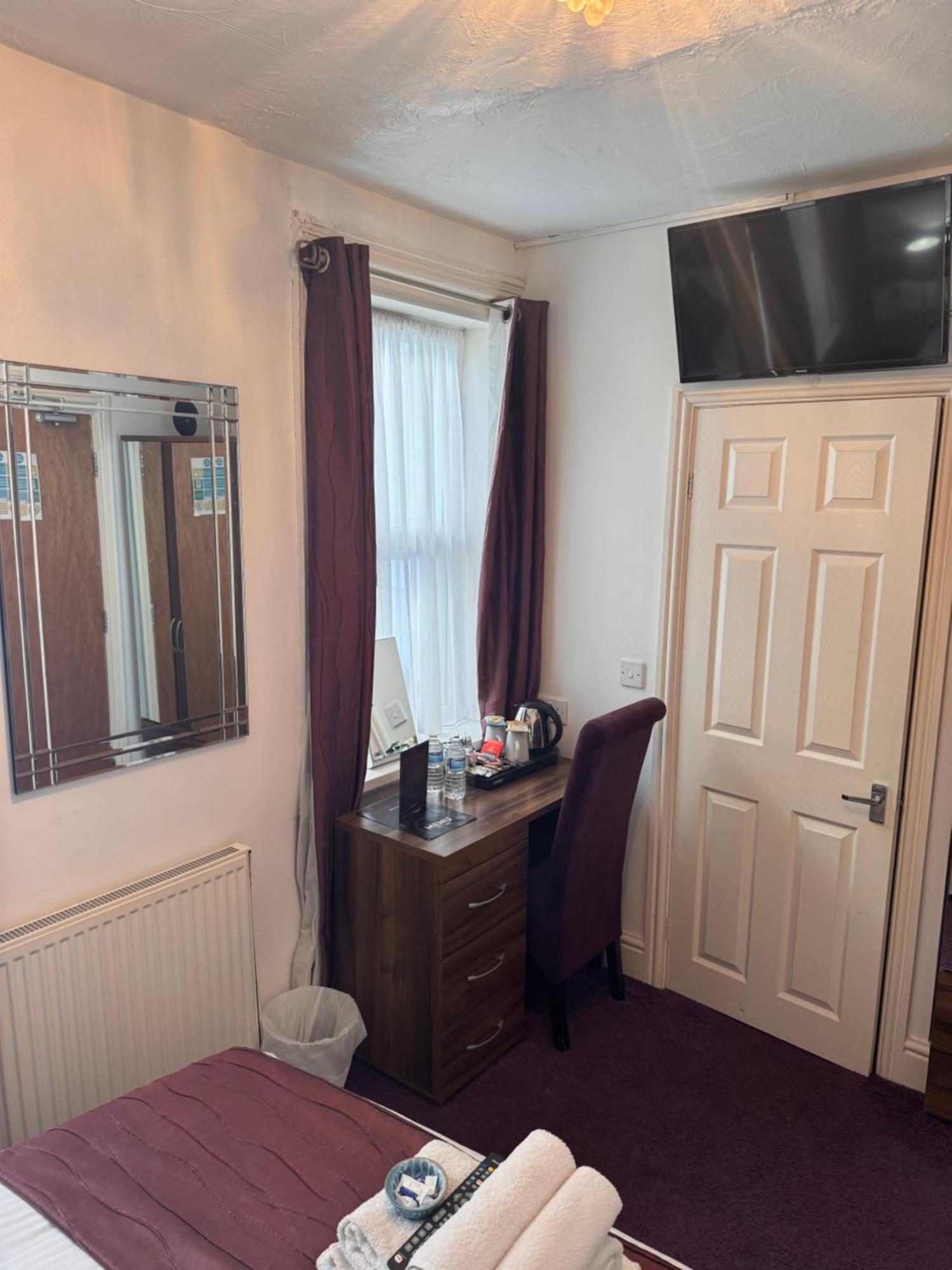 Delovely Hotel Blackpool Bagian luar foto